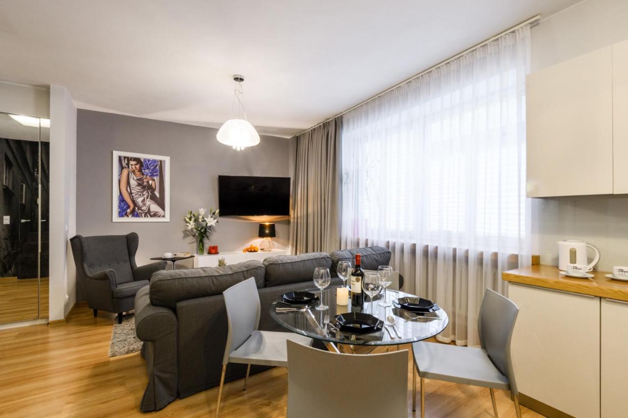 Nr 1 Europa22 Centrum Apartment Old Town Warsaw Stare Miasto Historyczna Kamienica Umiejscowiona W Zabytkowej Czesci Warszawy Obok Parku Multimedialnego I Barbakanu Parking 24H Sniadanie Opcjonaln Breakfast Optional Check In From 14 Pm Parter Ground Bagian luar foto