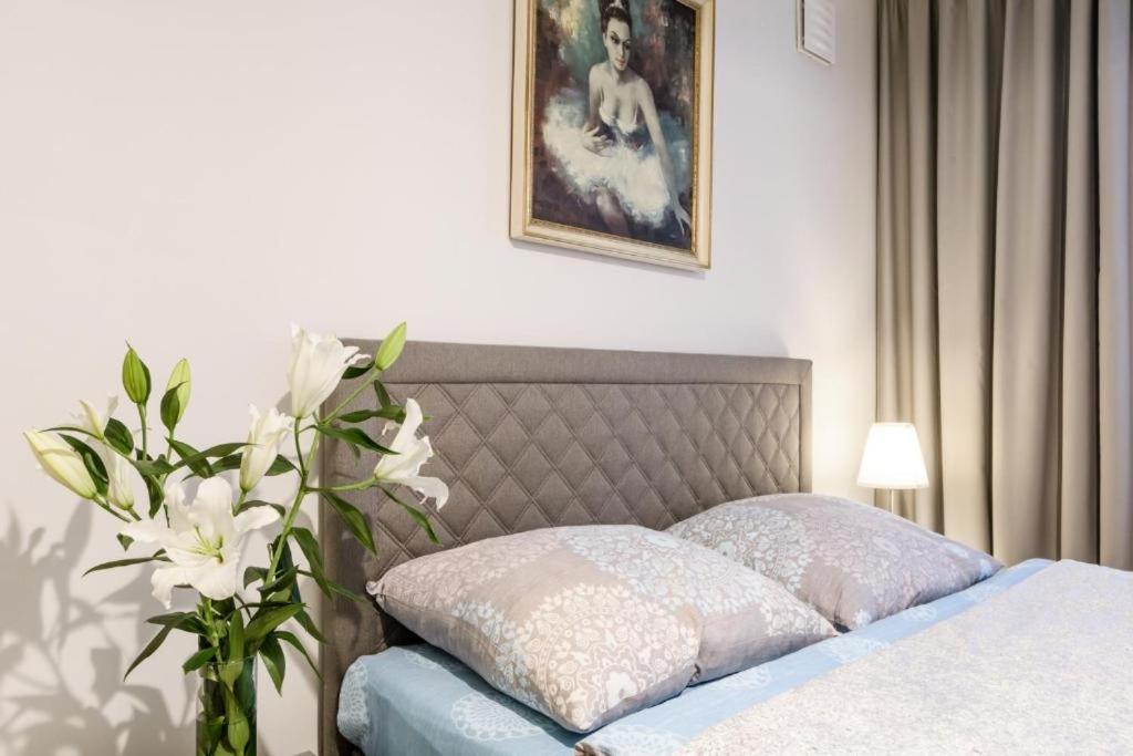 Nr 1 Europa22 Centrum Apartment Old Town Warsaw Stare Miasto Historyczna Kamienica Umiejscowiona W Zabytkowej Czesci Warszawy Obok Parku Multimedialnego I Barbakanu Parking 24H Sniadanie Opcjonaln Breakfast Optional Check In From 14 Pm Parter Ground Bagian luar foto