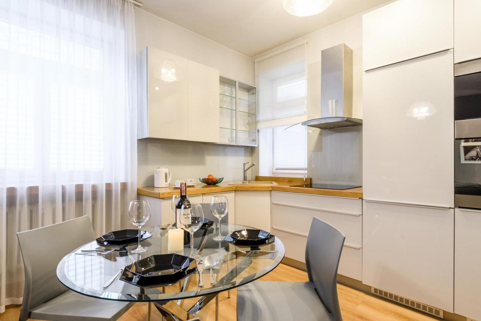 Nr 1 Europa22 Centrum Apartment Old Town Warsaw Stare Miasto Historyczna Kamienica Umiejscowiona W Zabytkowej Czesci Warszawy Obok Parku Multimedialnego I Barbakanu Parking 24H Sniadanie Opcjonaln Breakfast Optional Check In From 14 Pm Parter Ground Bagian luar foto