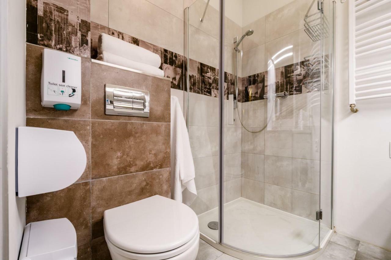 Nr 1 Europa22 Centrum Apartment Old Town Warsaw Stare Miasto Historyczna Kamienica Umiejscowiona W Zabytkowej Czesci Warszawy Obok Parku Multimedialnego I Barbakanu Parking 24H Sniadanie Opcjonaln Breakfast Optional Check In From 14 Pm Parter Ground Bagian luar foto