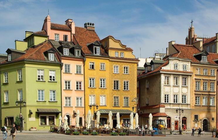 Nr 1 Europa22 Centrum Apartment Old Town Warsaw Stare Miasto Historyczna Kamienica Umiejscowiona W Zabytkowej Czesci Warszawy Obok Parku Multimedialnego I Barbakanu Parking 24H Sniadanie Opcjonaln Breakfast Optional Check In From 14 Pm Parter Ground Bagian luar foto